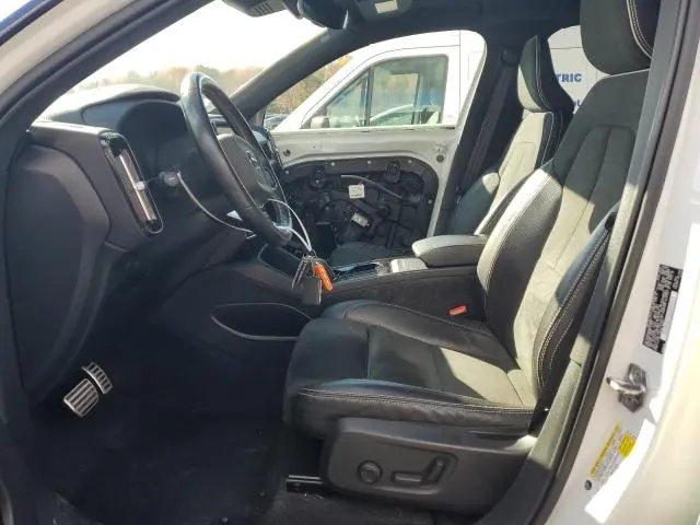 2021 VOLVO XC40 RECHARGE  