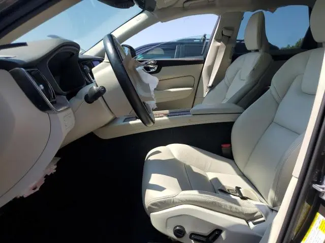 2021 VOLVO XC60 T5 MOMENTUM  