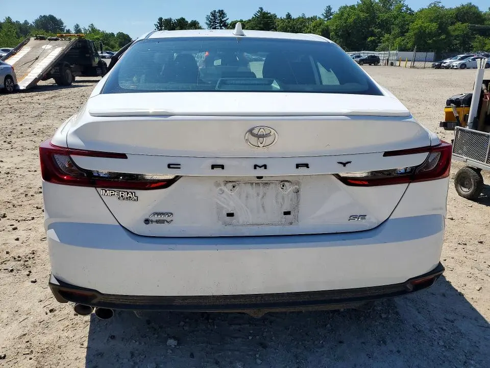 2025 TOYOTA CAMRY SE  