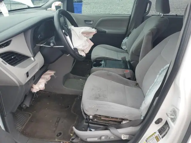 2020 TOYOTA SIENNA LE  