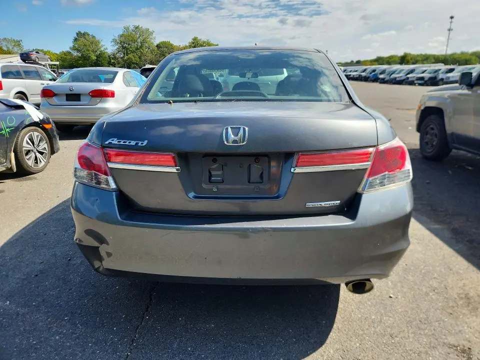 2011 HONDA ACCORD SE  