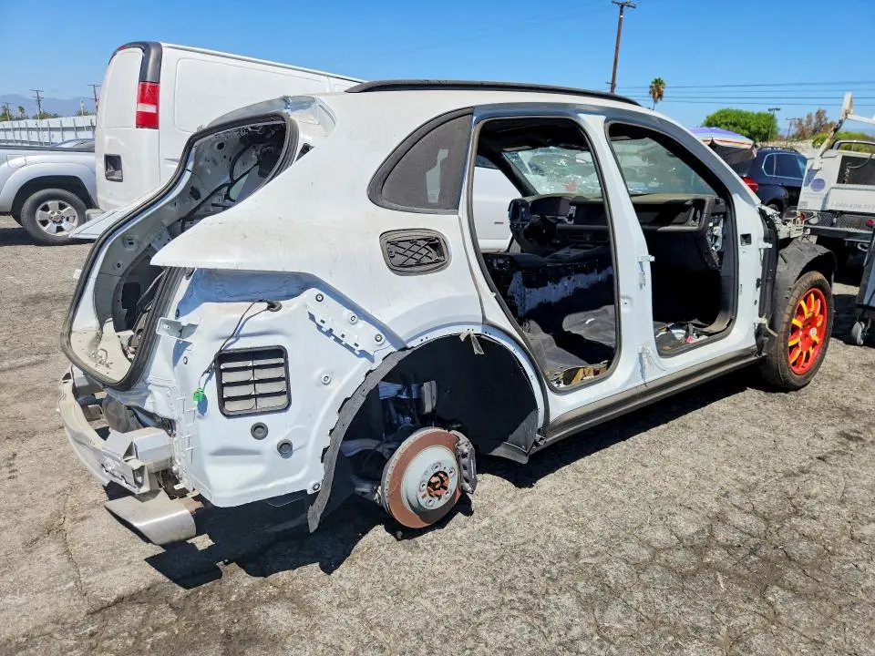2024 PORSCHE CAYENNE   