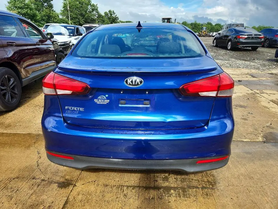 2017 KIA FORTE LX  