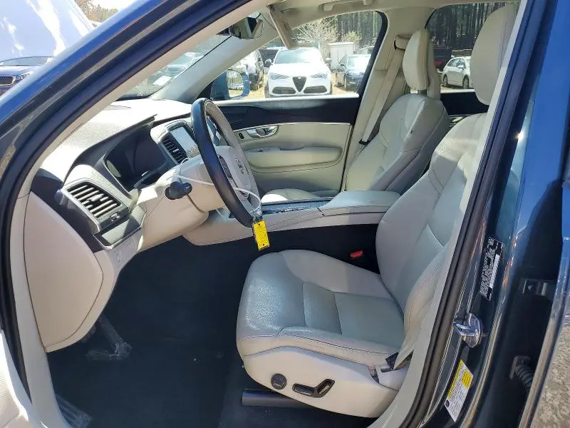 2020 VOLVO XC90 T6 MOMENTUM  