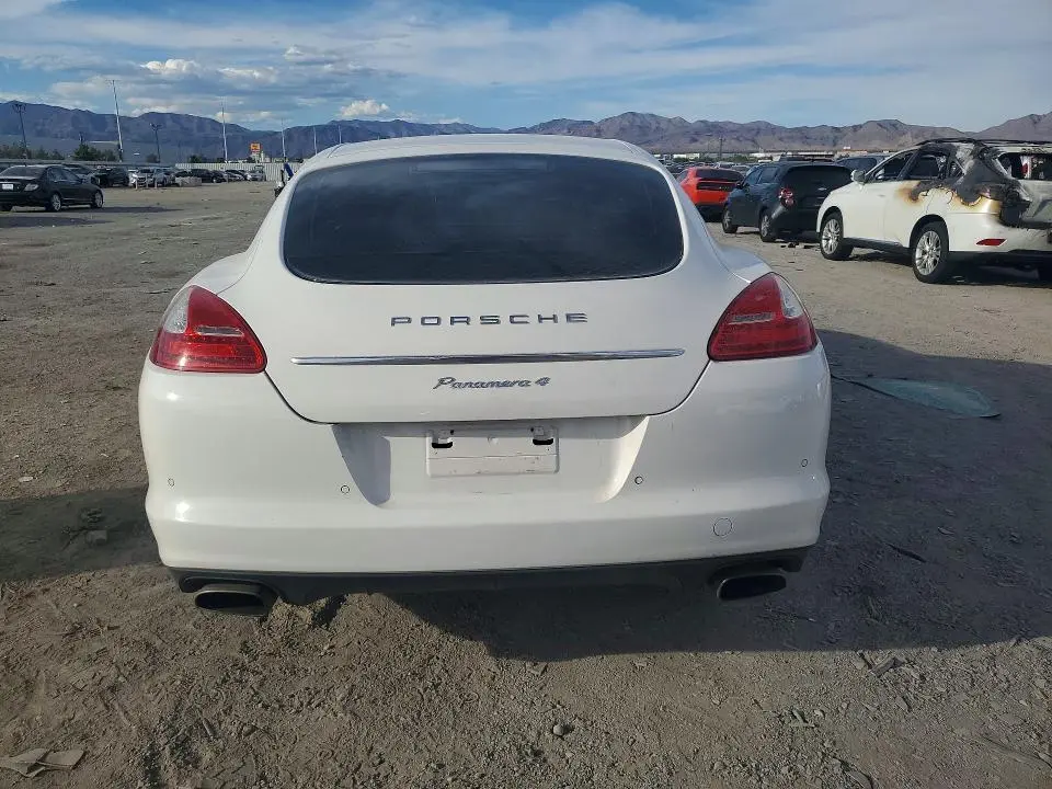 2011 PORSCHE PANAMERA 2  