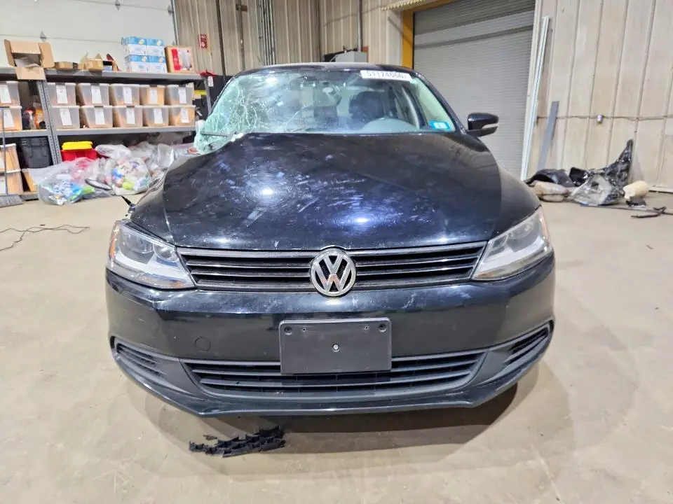 2012 VOLKSWAGEN JETTA SE  