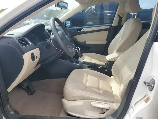 2011 VOLKSWAGEN JETTA SE  