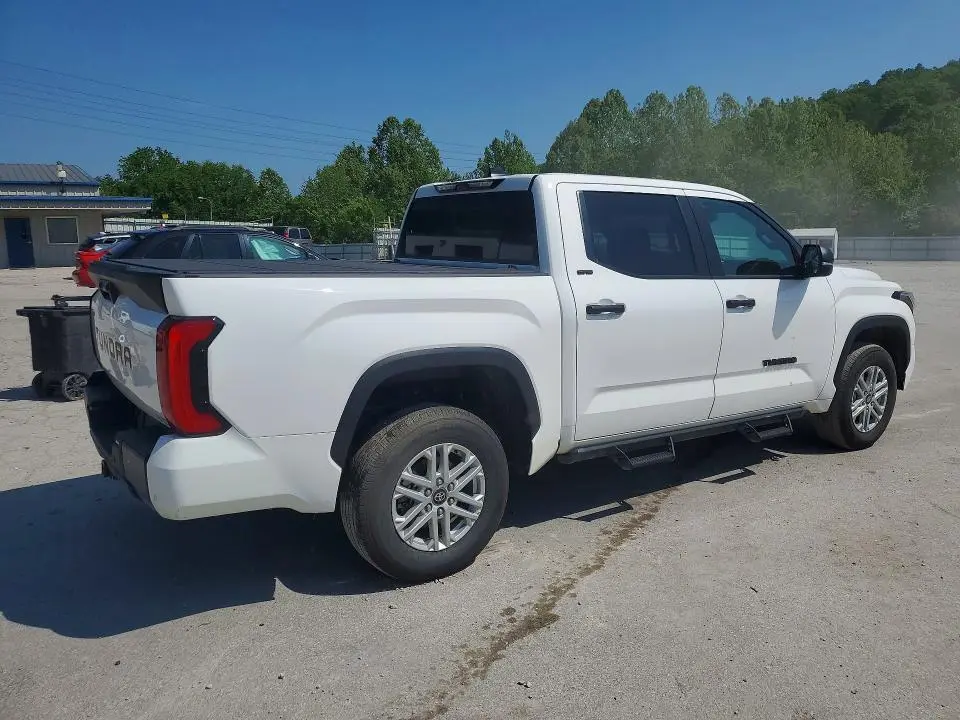 2026 TOYOTA TUNDRA SR5  