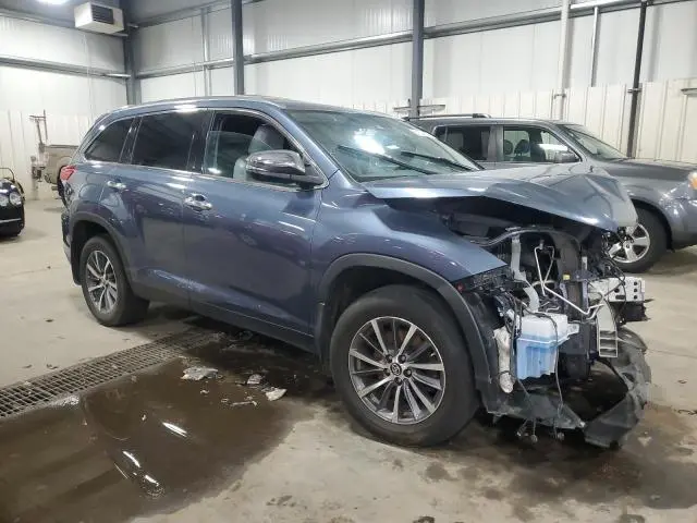 2019 TOYOTA HIGHLANDER SE  