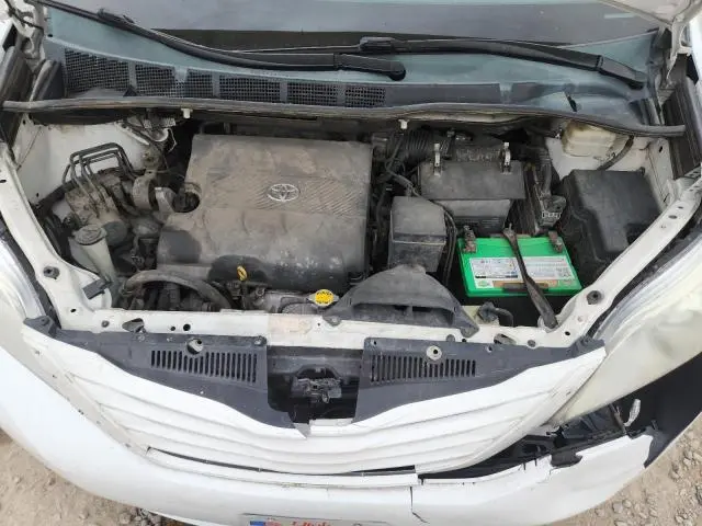 2015 TOYOTA SIENNA LE  