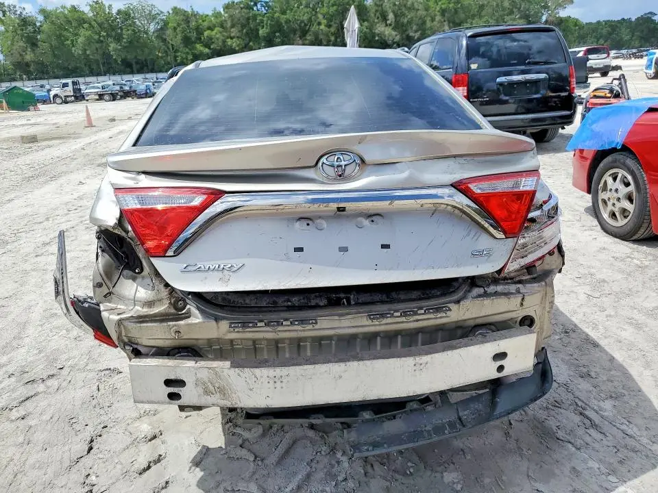 2017 TOYOTA CAMRY SE  