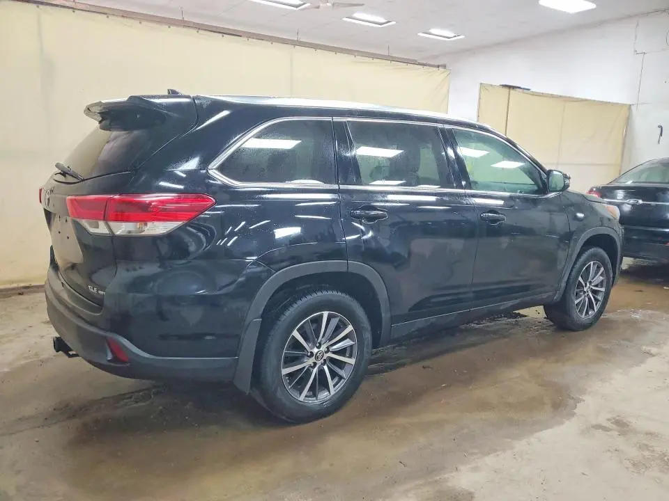 2017 TOYOTA HIGHLANDER SE  