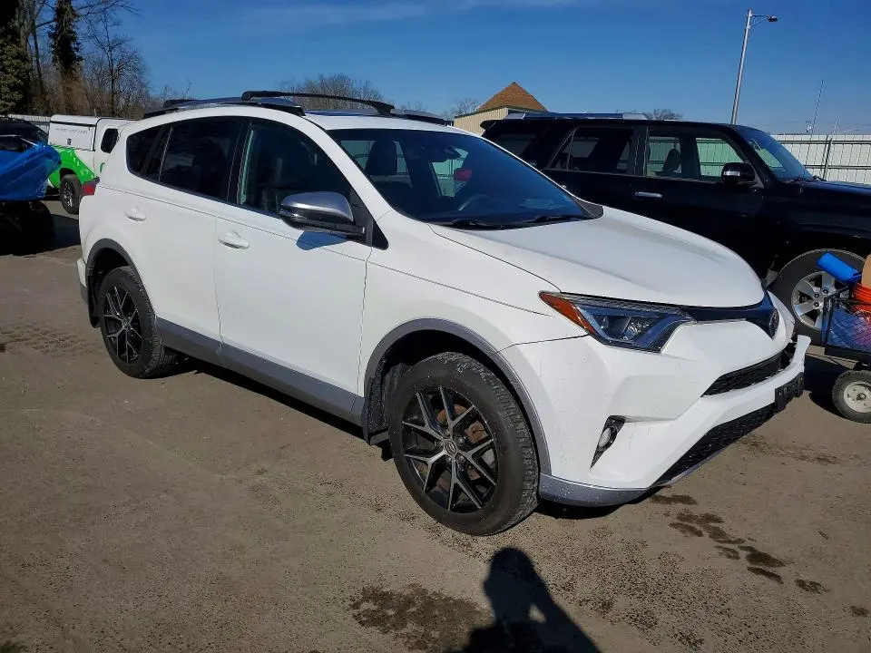 2018 TOYOTA RAV4 SE  
