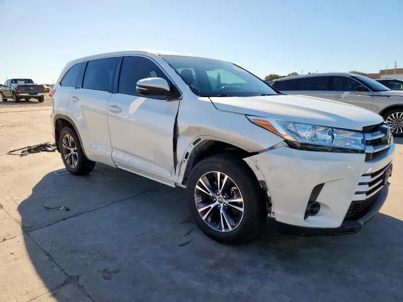 2018 TOYOTA HIGHLANDER LE  