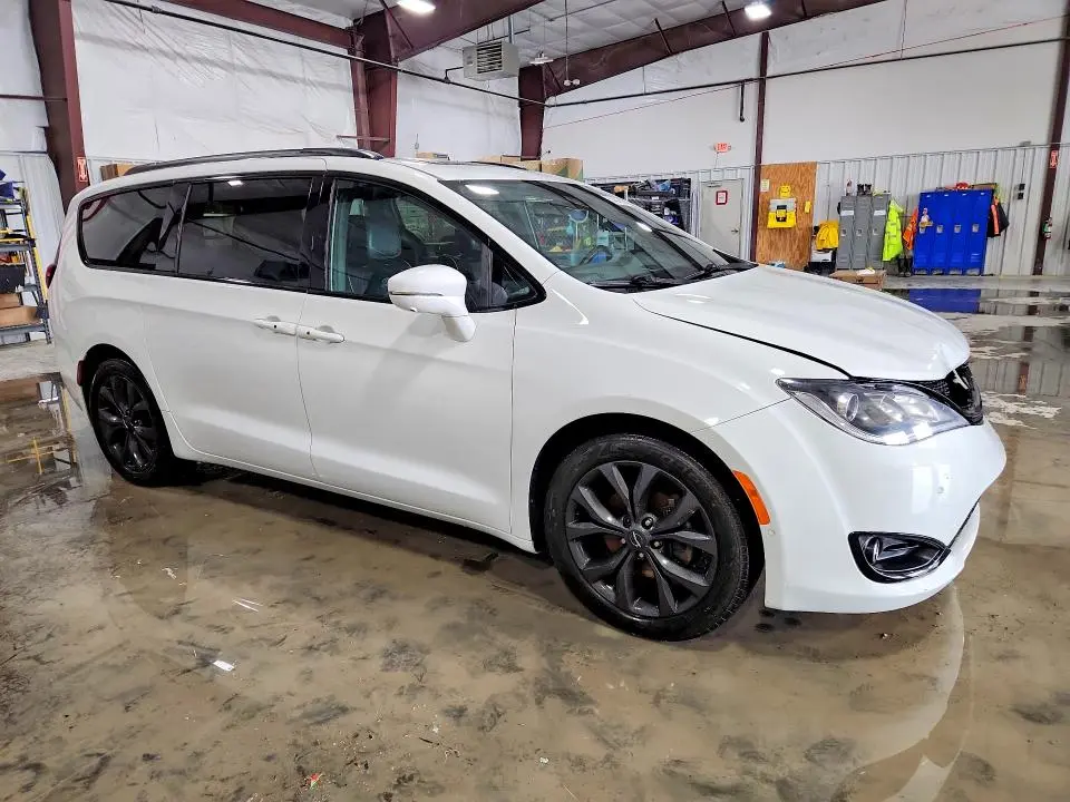 2019 CHRYSLER PACIFICA LIMITED  