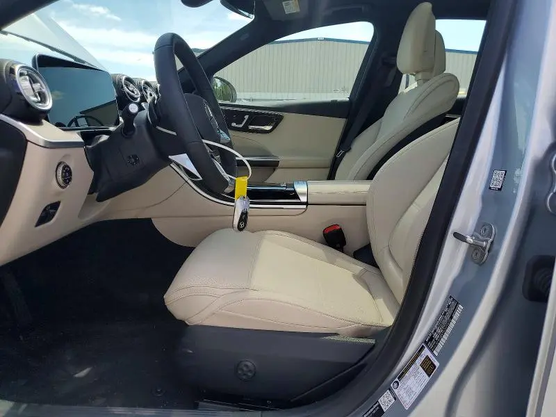 2026 MERCEDES-BENZ C 300  