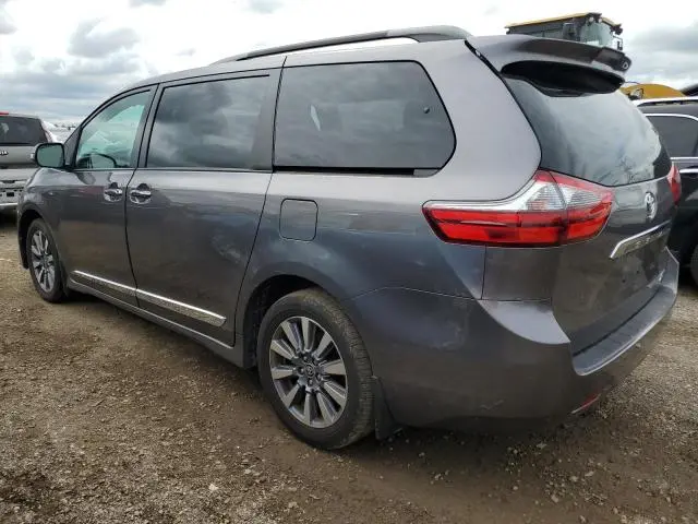 2020 TOYOTA SIENNA XLE  