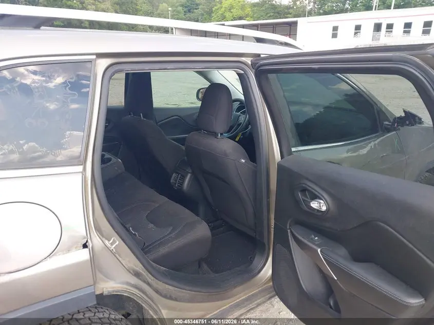 2019 JEEP CHEROKEE LATITUDE FWD