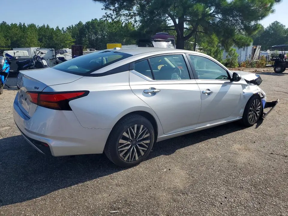 2024 NISSAN ALTIMA SV  