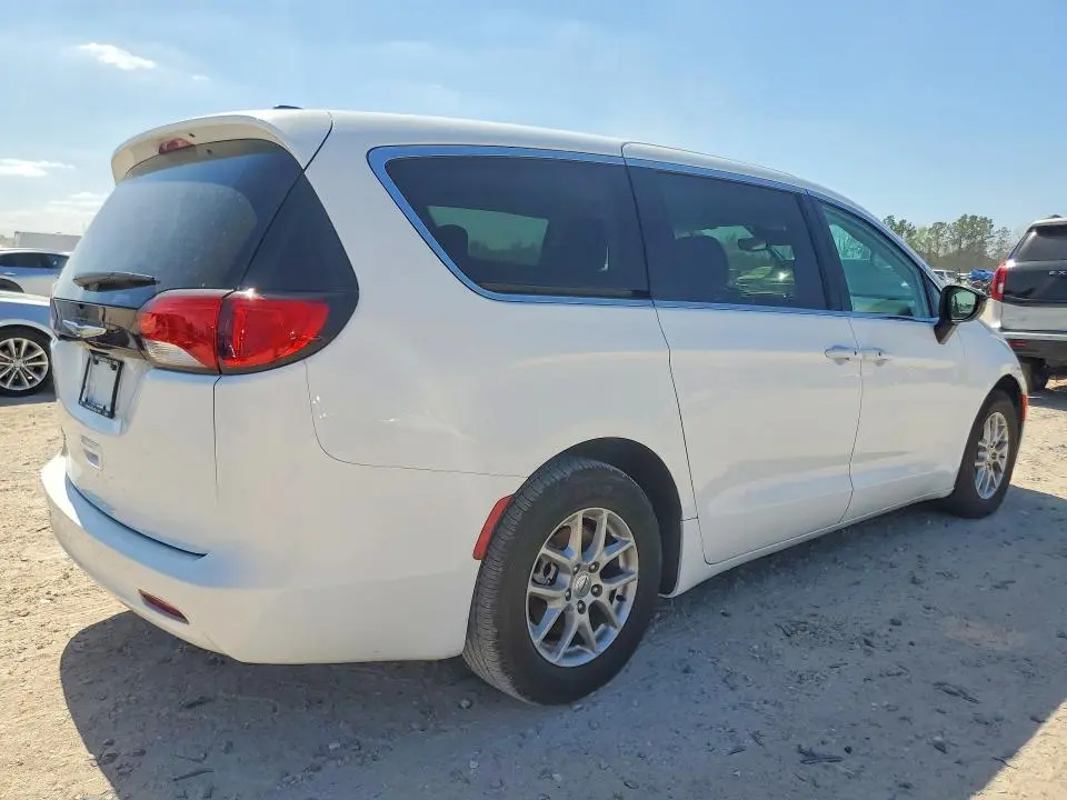 2024 CHRYSLER VOYAGER LX  