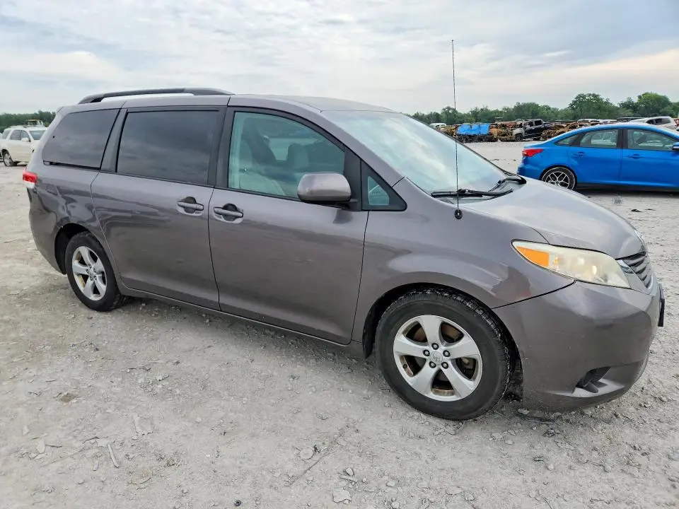 2011 TOYOTA SIENNA LE  