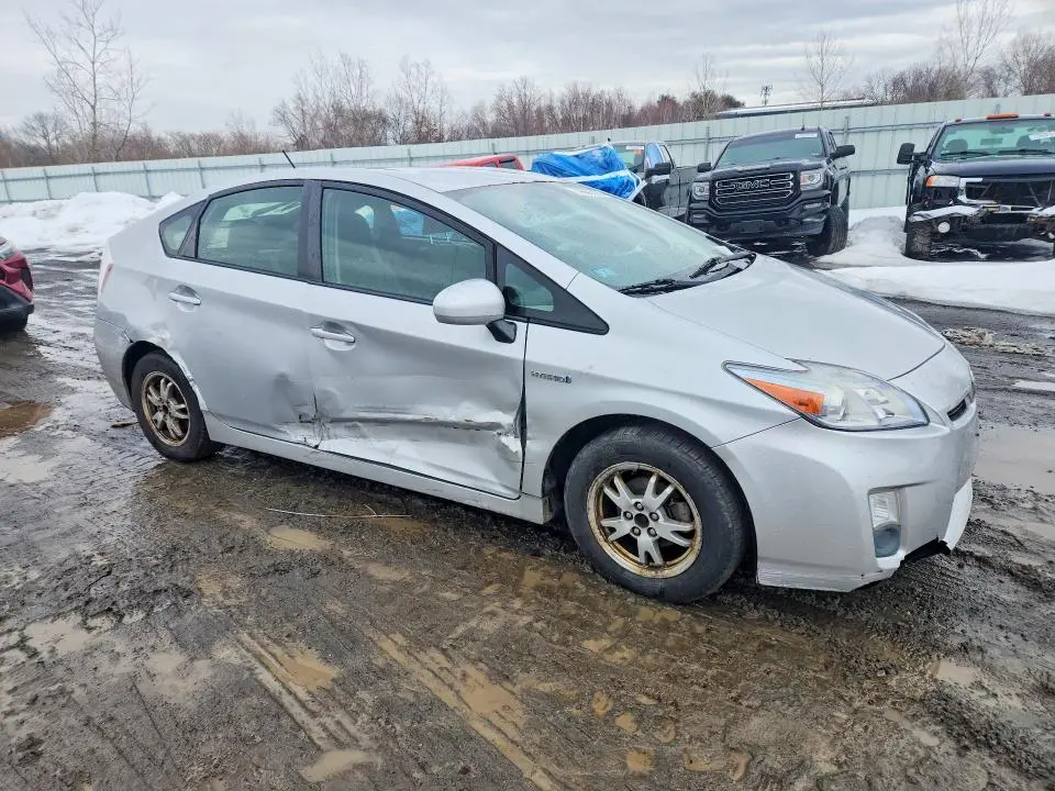 2011 TOYOTA PRIUS THREE  