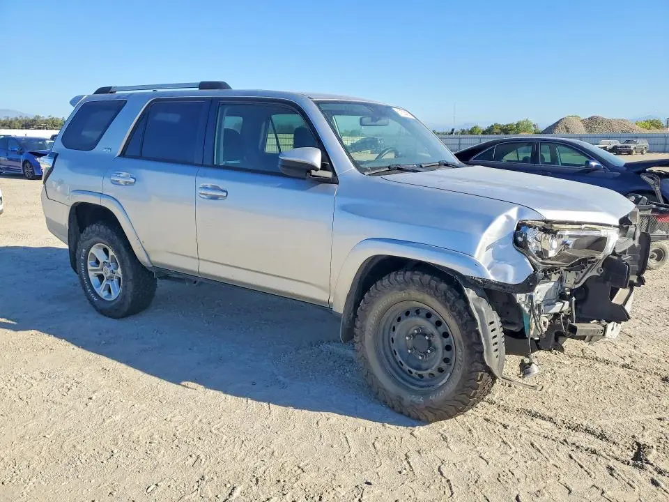 2019 TOYOTA 4RUNNER SR5  