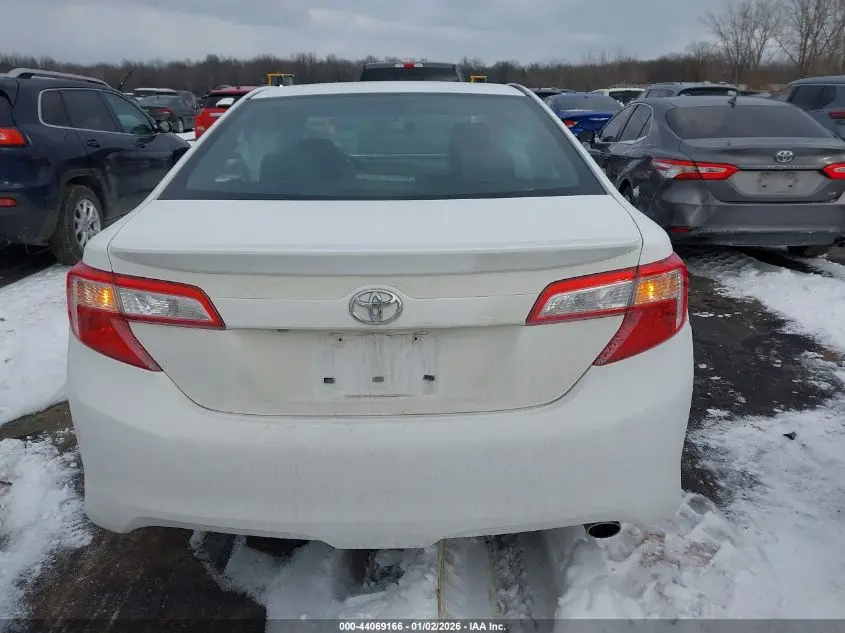 2014 TOYOTA CAMRY SE