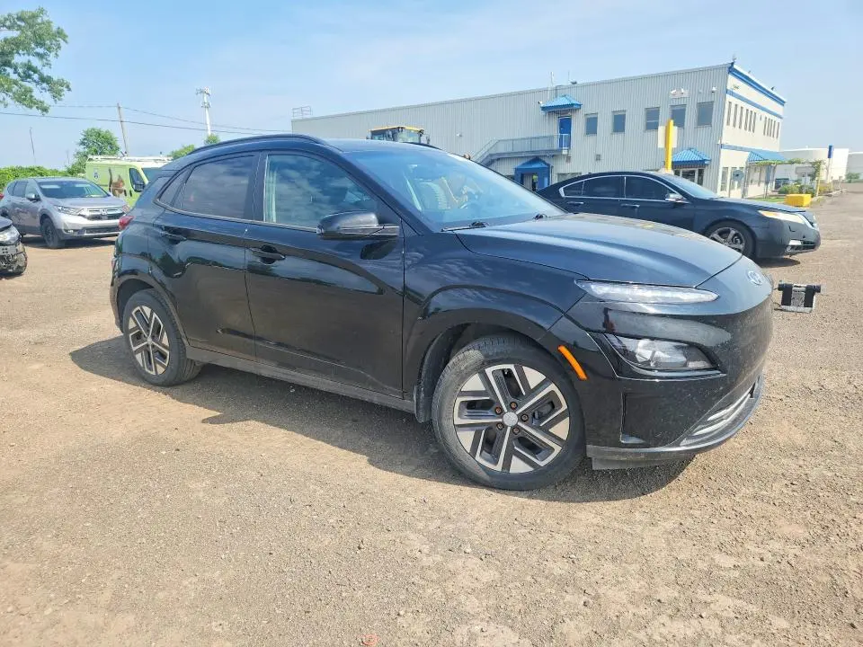 2023 HYUNDAI KONA SE  