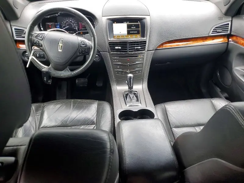 2018 LINCOLN MKT   