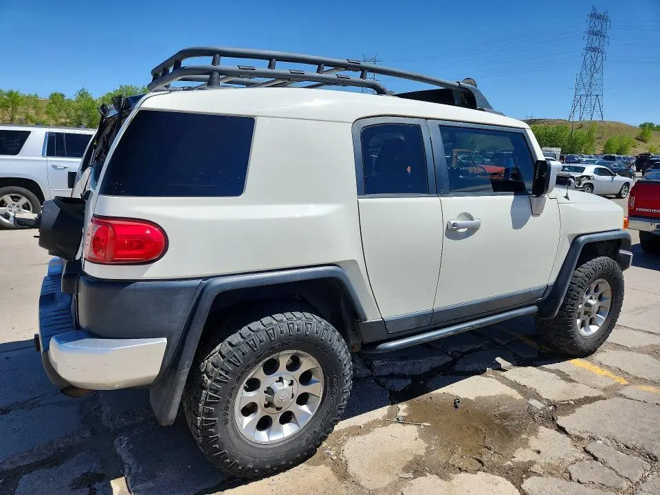 2011 TOYOTA FJ CRUISER BASE  