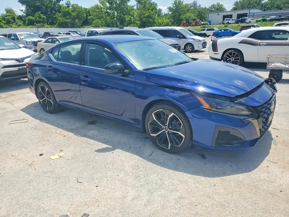 2024 NISSAN ALTIMA SR  