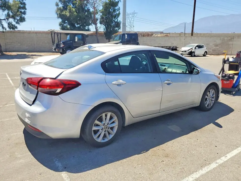 2017 KIA FORTE LX  