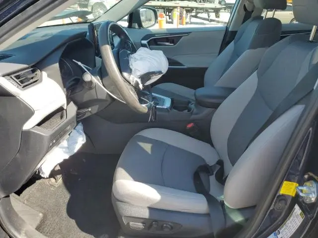 2021 TOYOTA RAV4 XLE  