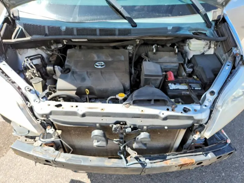 2015 TOYOTA SIENNA LE  