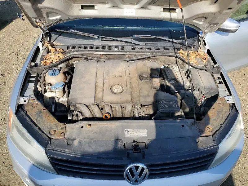 2011 VOLKSWAGEN JETTA SE  