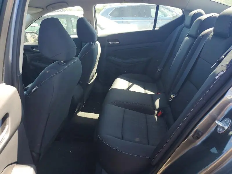 2022 NISSAN ALTIMA SV  