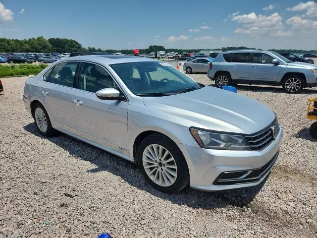 2016 VOLKSWAGEN PASSAT SE  
