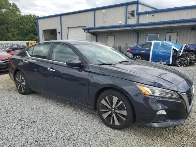 2022 NISSAN ALTIMA SV  