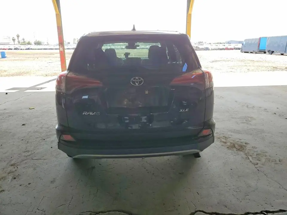 2018 TOYOTA RAV4 XLE  