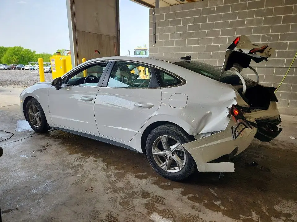 2023 HYUNDAI SONATA SE  