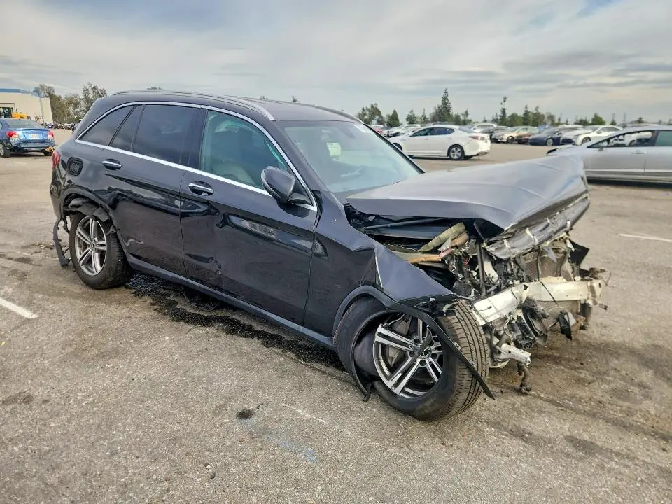 2021 MERCEDES-BENZ GLC 300  