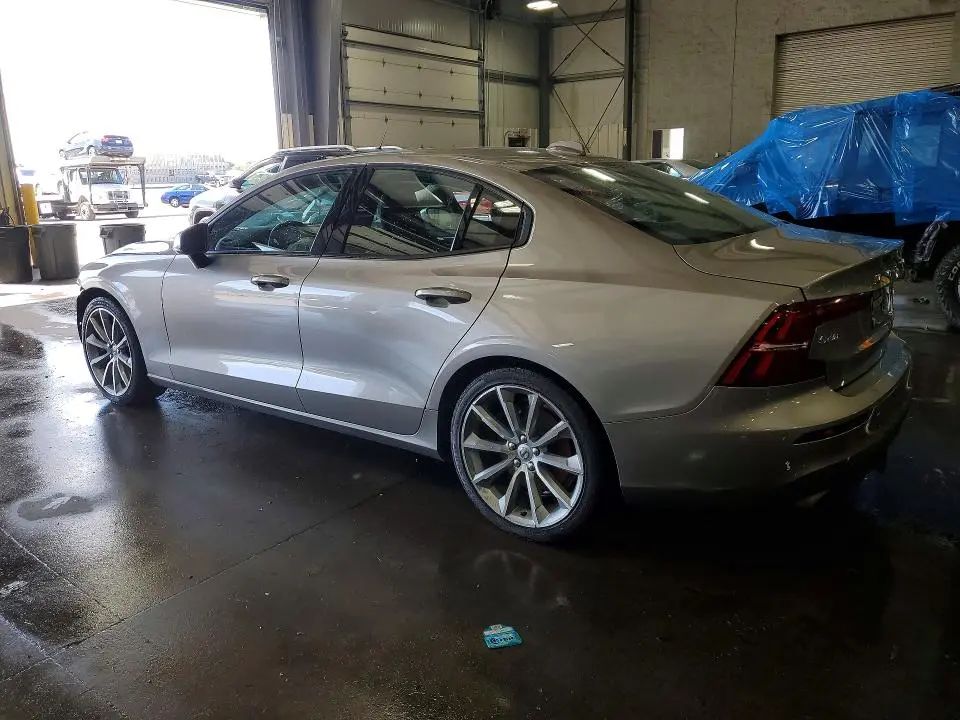 2020 VOLVO S60 T6 MOMENTUM  