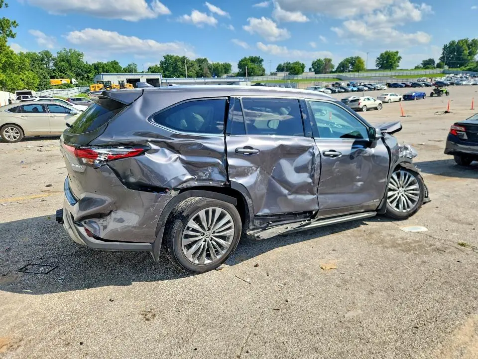 2022 TOYOTA HIGHLANDER HYBRID PLATINUM  