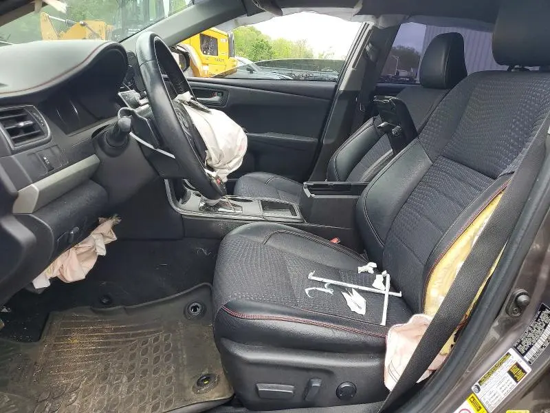 2015 TOYOTA CAMRY SE  