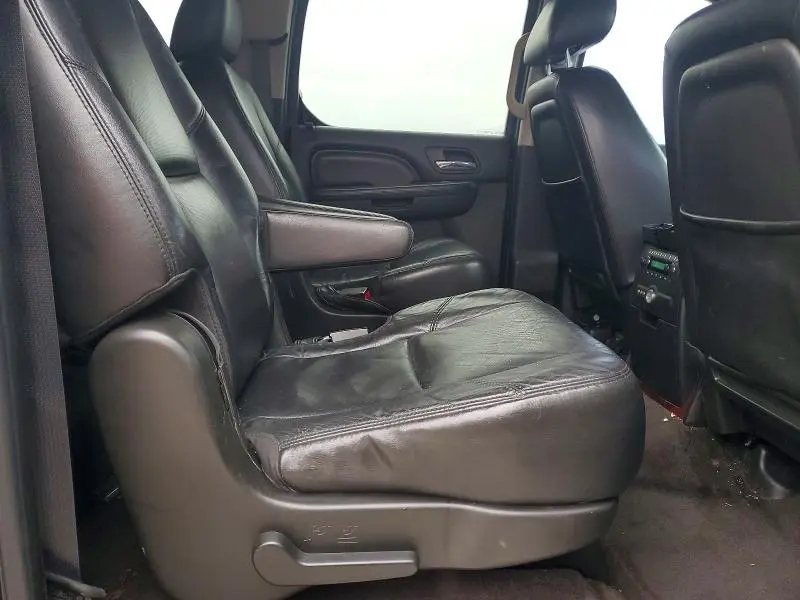 2011 CADILLAC ESCALADE ESV LUXURY  