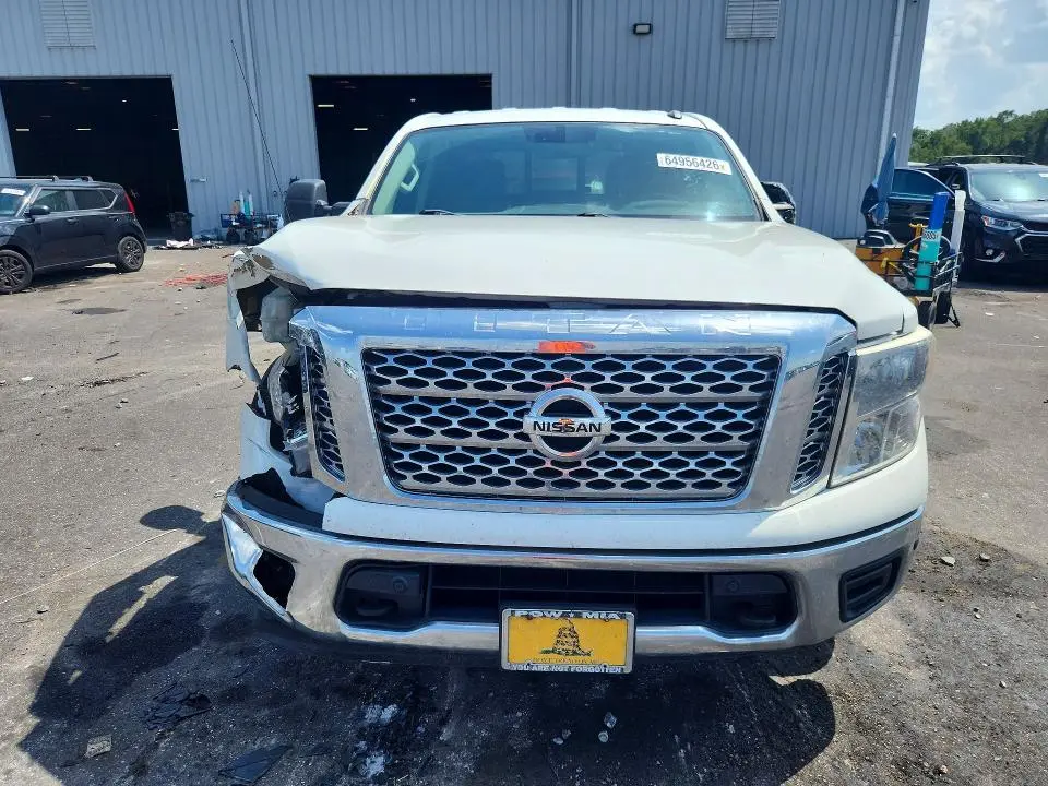 2019 NISSAN TITAN SV  
