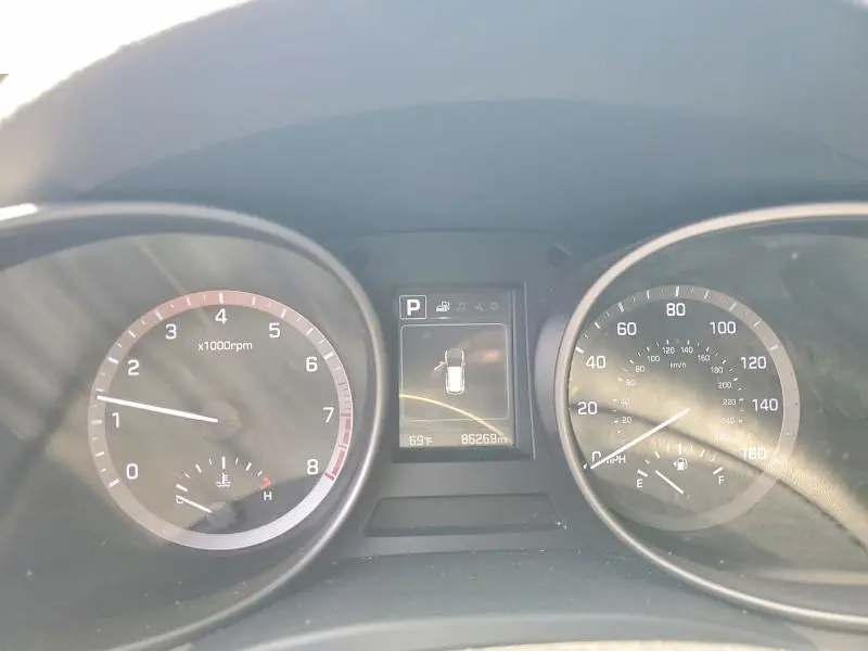 2018 HYUNDAI SANTA FE SE  