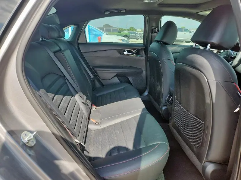 2023 KIA FORTE GT  