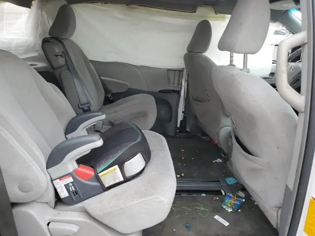 2014 TOYOTA SIENNA LE  